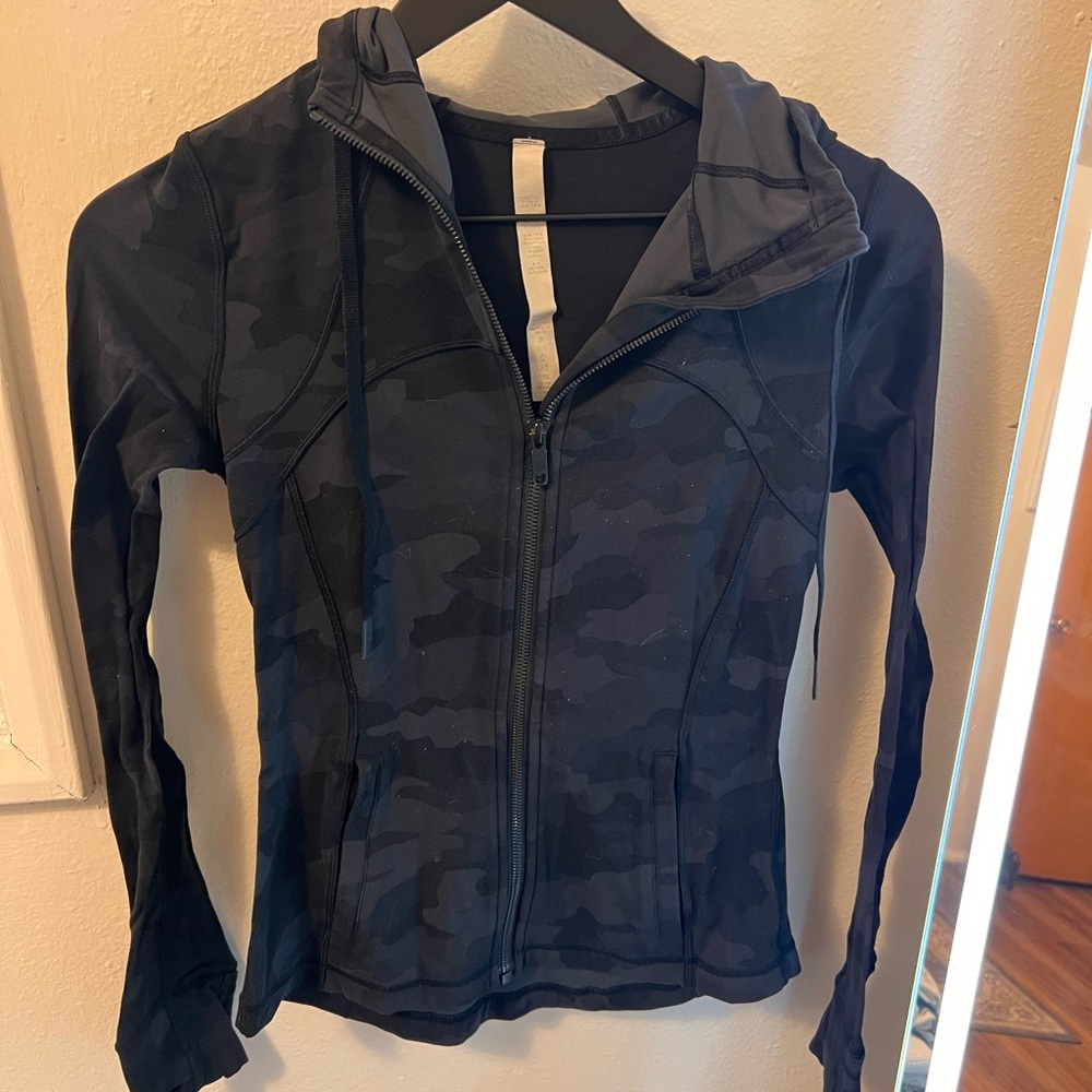Lululemon Black Camo Jacket - Size 4